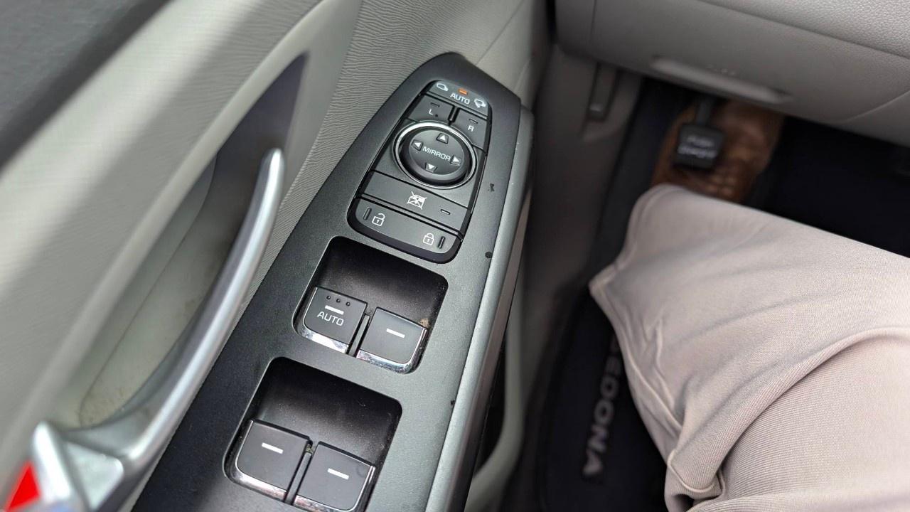 2017 Kia Sedona 4DR WGN LX Photo