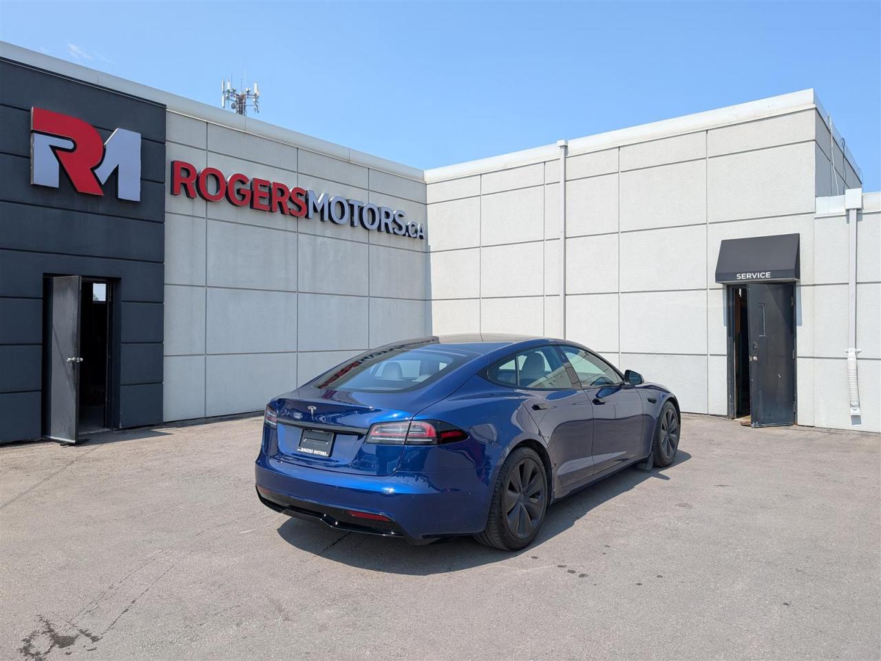 2022 Tesla Model S AWD - YOKE STEERING - WHITE INTERIOR