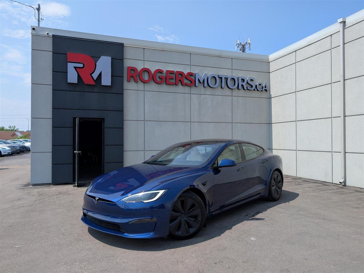 2022 Tesla Model S AWD - YOKE STEERING - WHITE INTERIOR