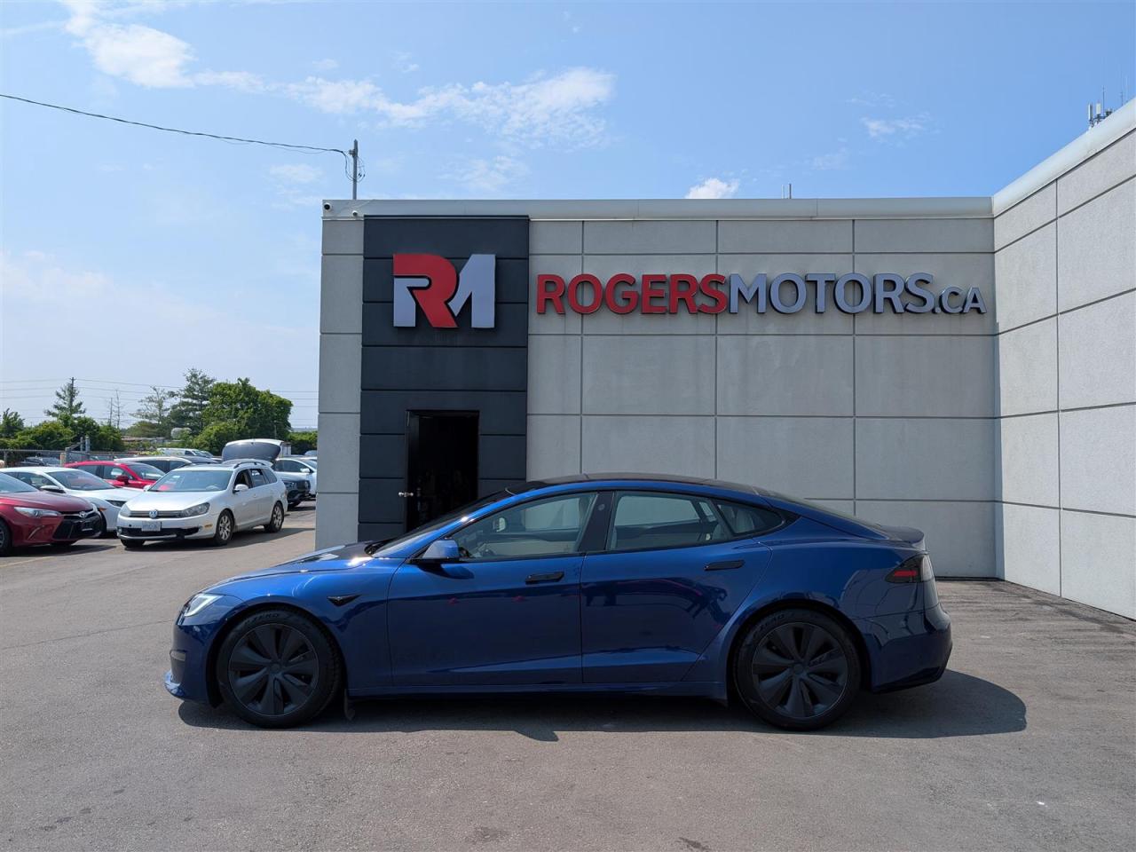 2022 Tesla Model S AWD - YOKE STEERING - WHITE INTERIOR