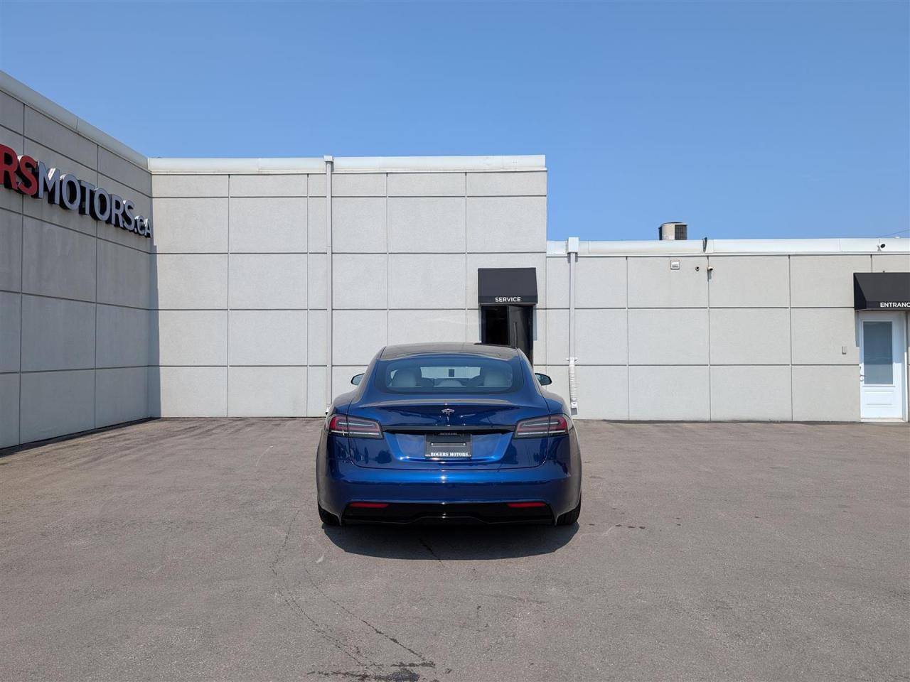 2022 Tesla Model S AWD - YOKE STEERING - WHITE INTERIOR