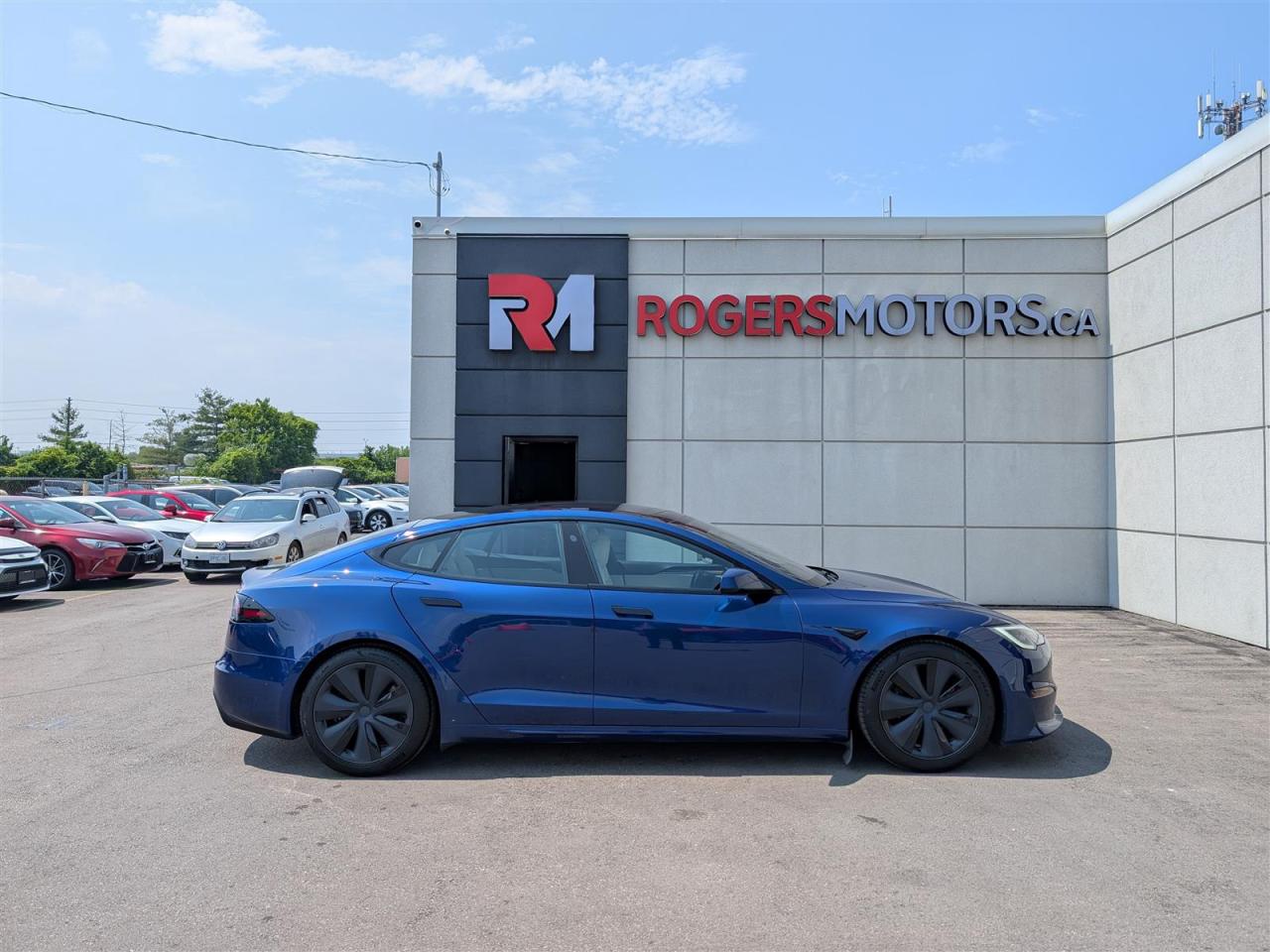 2022 Tesla Model S AWD - YOKE STEERING - WHITE INTERIOR