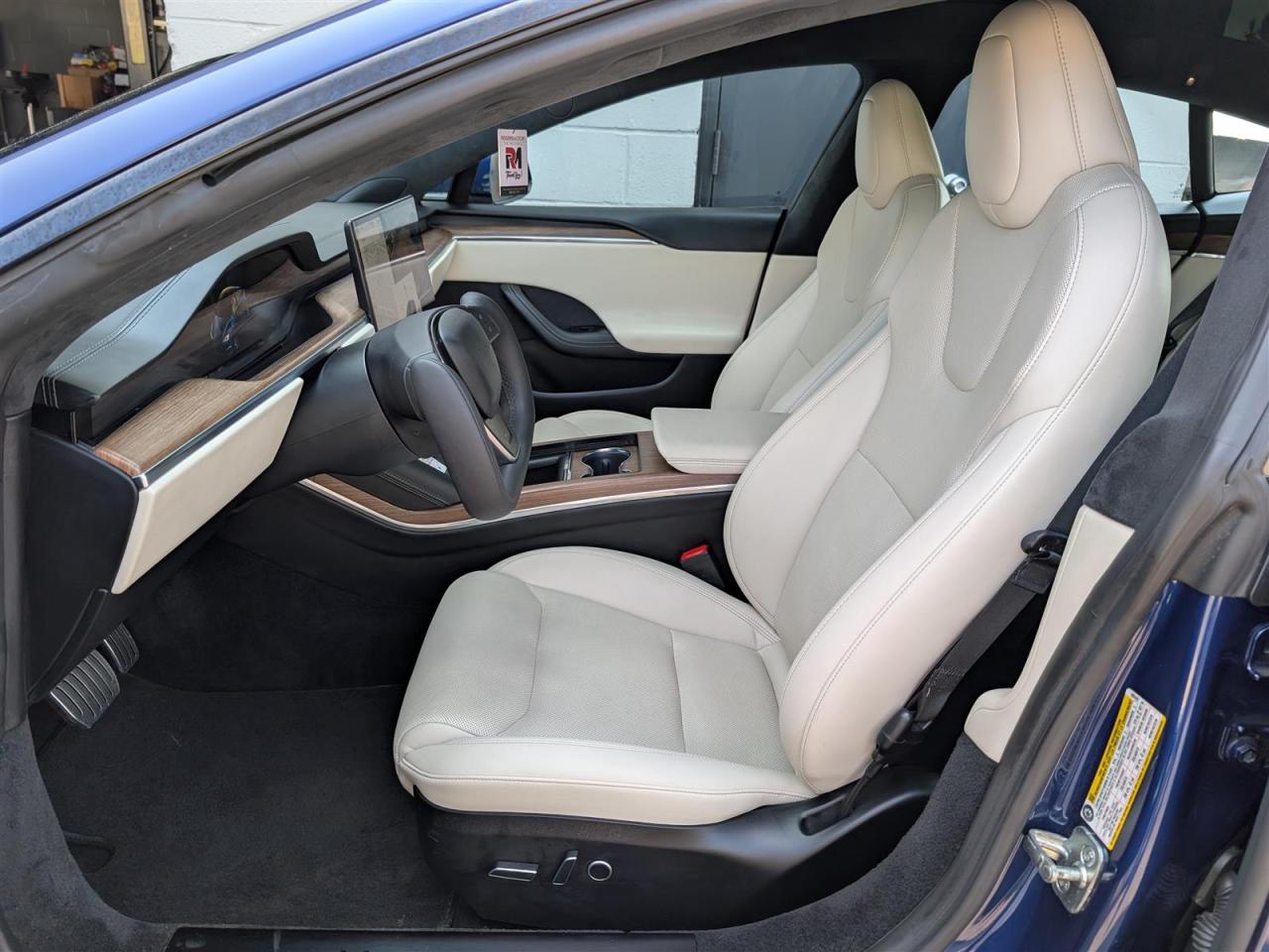 2022 Tesla Model S AWD - YOKE STEERING - WHITE INTERIOR