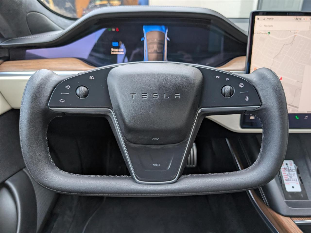 2022 Tesla Model S AWD - YOKE STEERING - WHITE INTERIOR
