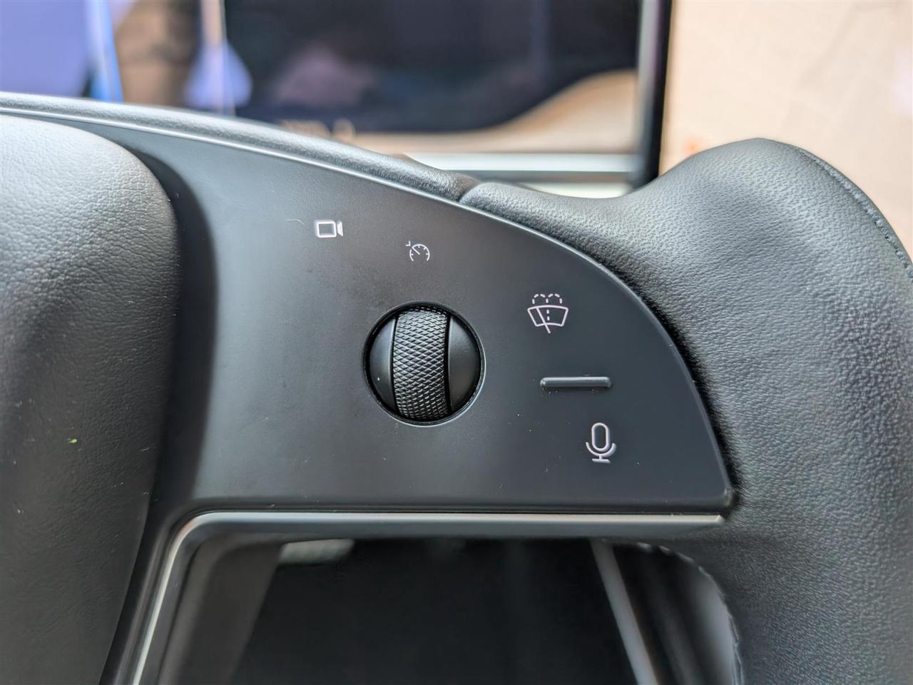 2022 Tesla Model S AWD - YOKE STEERING - WHITE INTERIOR