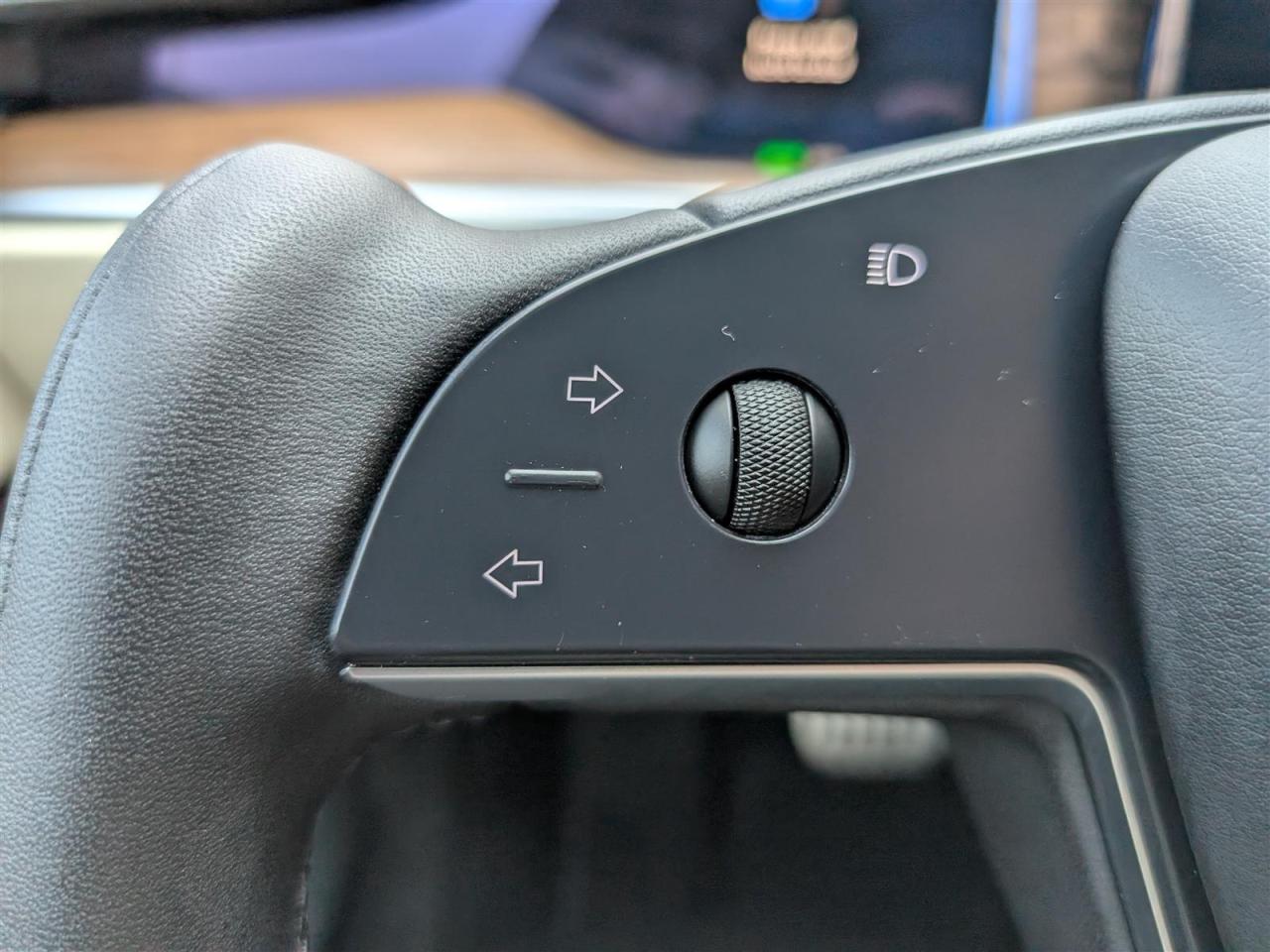 2022 Tesla Model S AWD - YOKE STEERING - WHITE INTERIOR