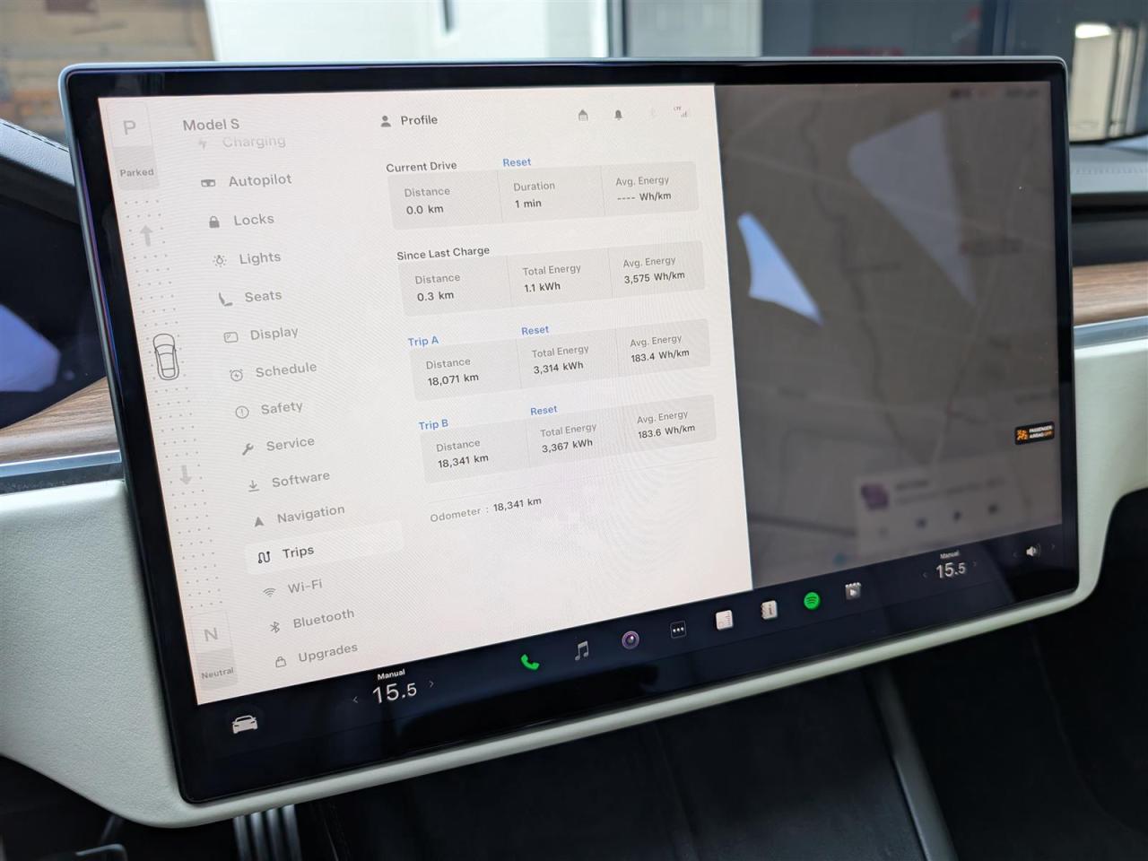 2022 Tesla Model S AWD - YOKE STEERING - WHITE INTERIOR