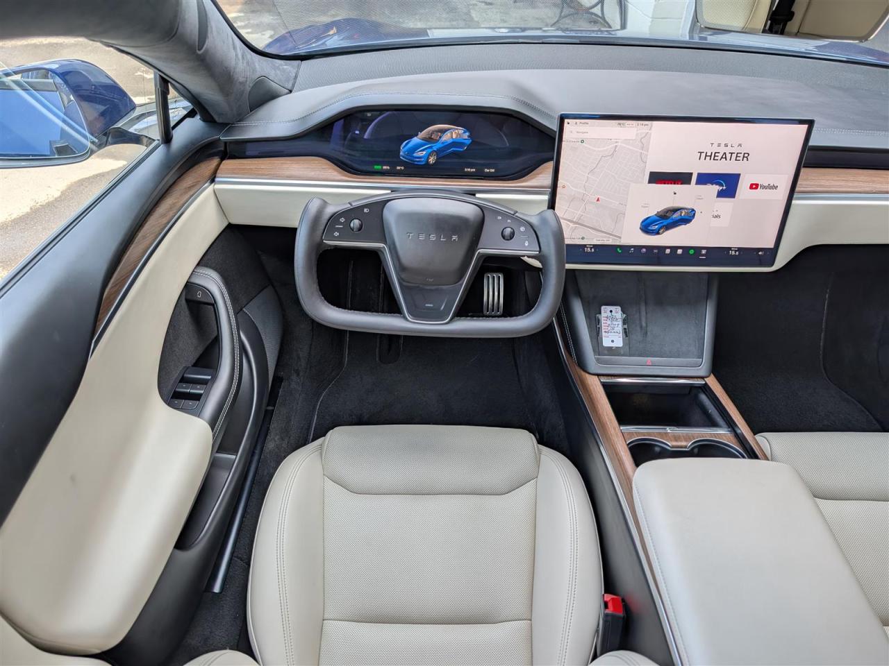 2022 Tesla Model S AWD - YOKE STEERING - WHITE INTERIOR
