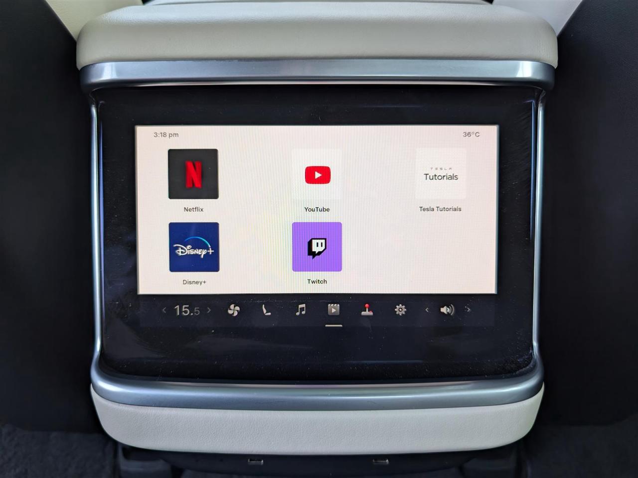 2022 Tesla Model S AWD - YOKE STEERING - WHITE INTERIOR
