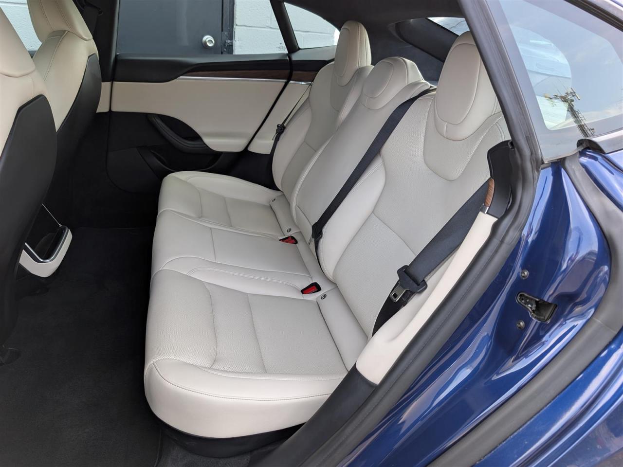 2022 Tesla Model S AWD - YOKE STEERING - WHITE INTERIOR