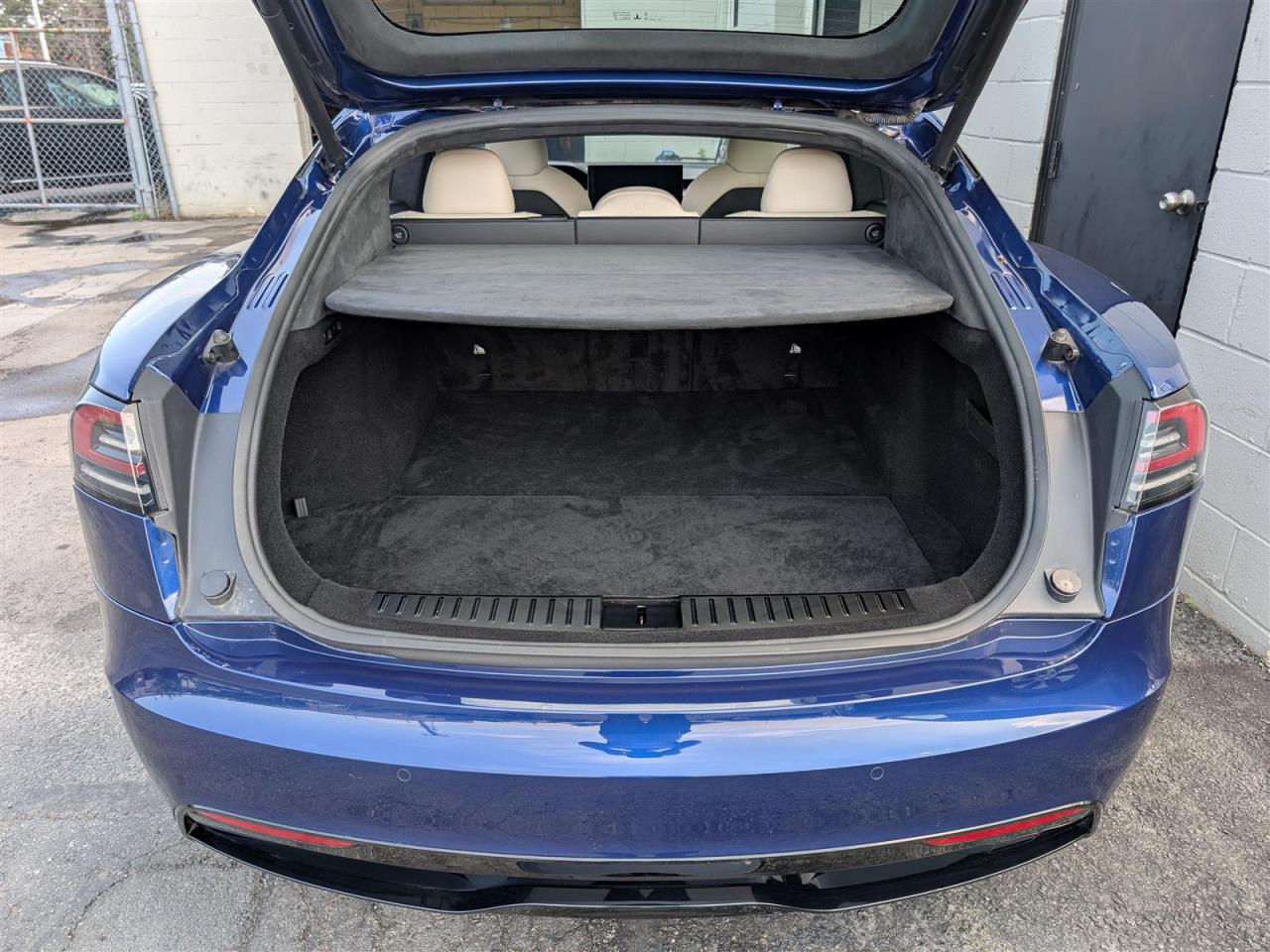 2022 Tesla Model S AWD - YOKE STEERING - WHITE INTERIOR