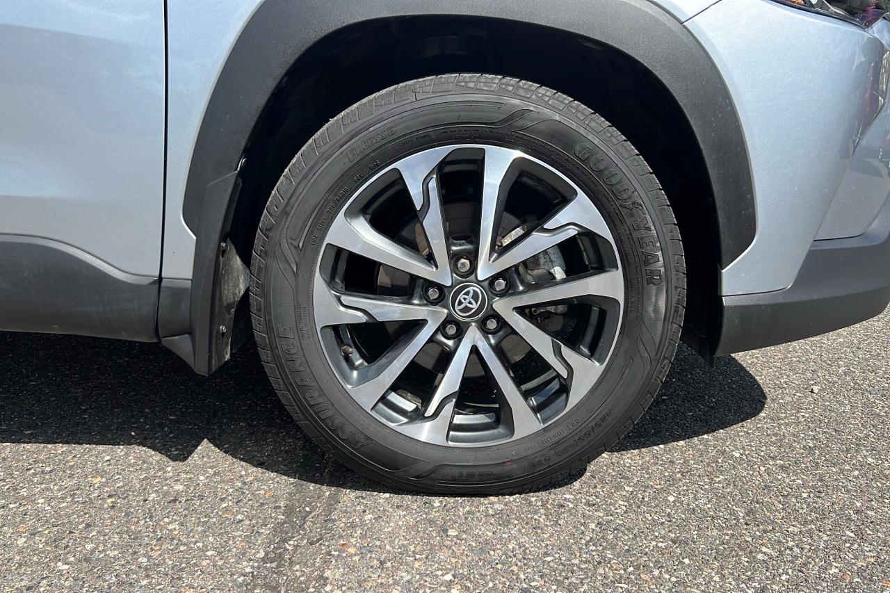 2024 Toyota Corolla Cross LE Photo