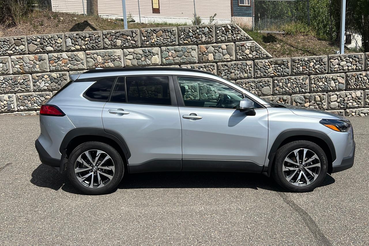 2024 Toyota Corolla Cross LE Photo