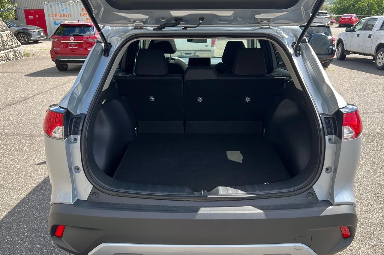 2024 Toyota Corolla Cross LE Photo