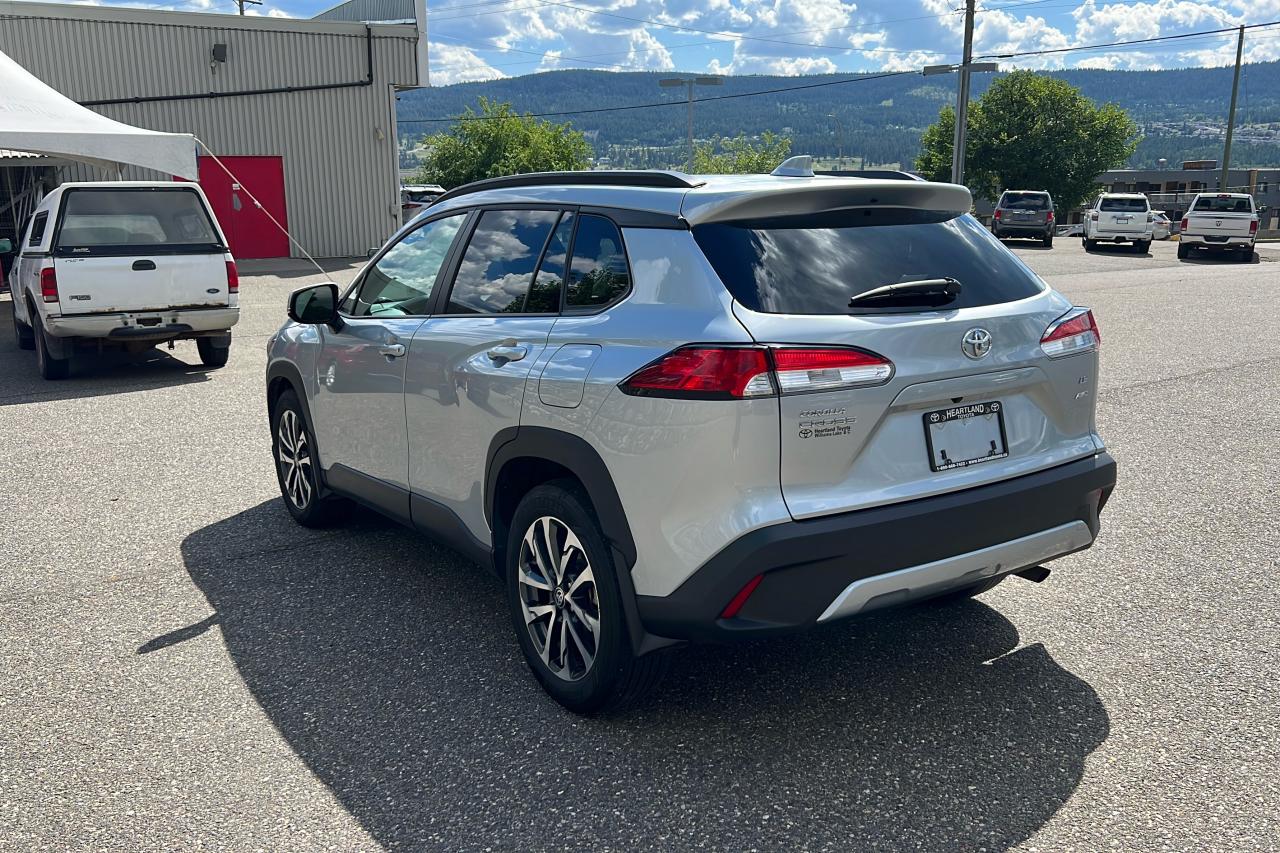 2024 Toyota Corolla Cross LE Photo