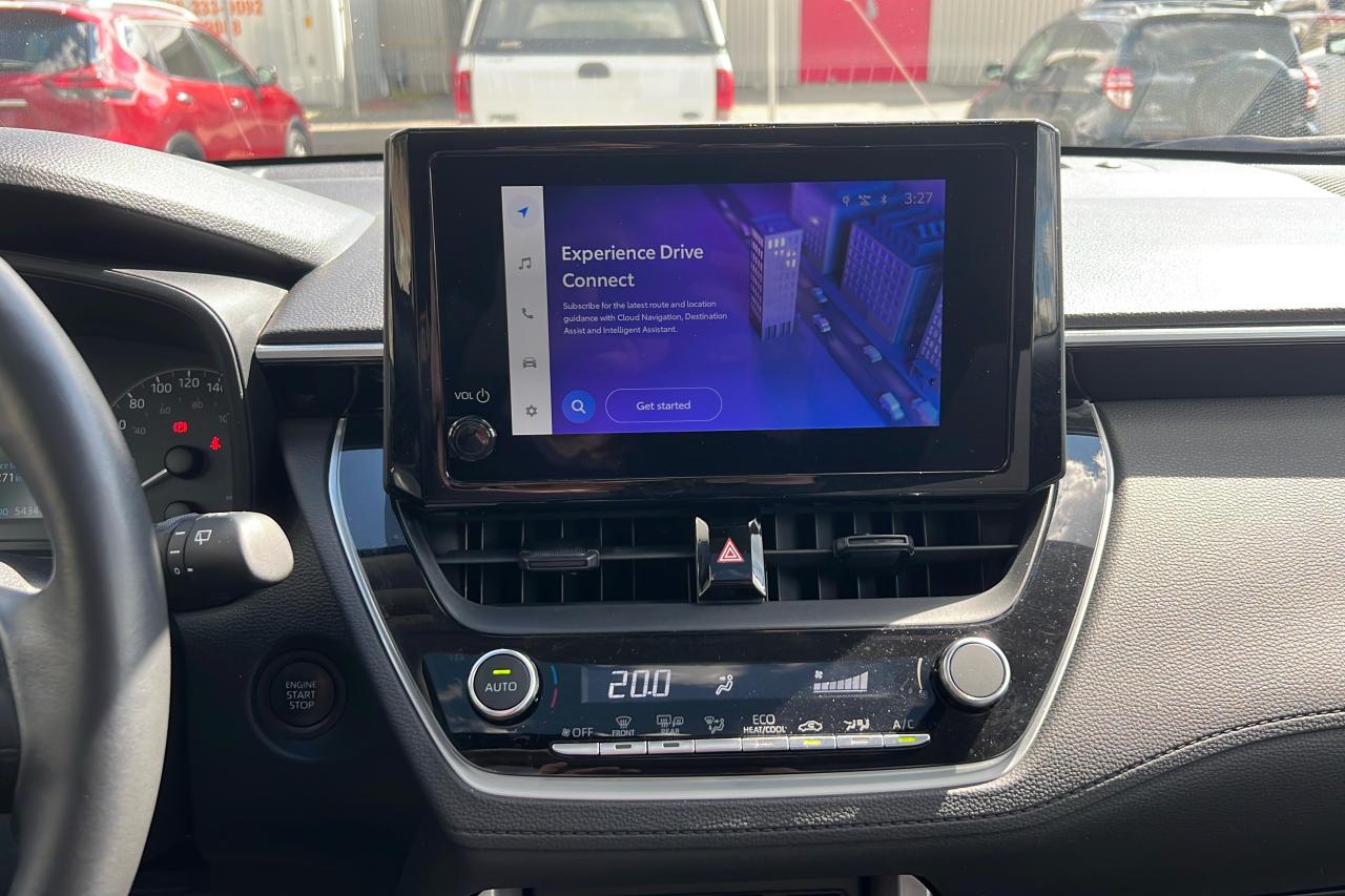 2024 Toyota Corolla Cross LE Photo