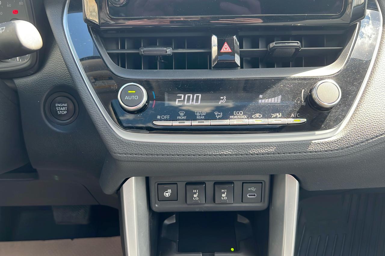 2024 Toyota Corolla Cross LE Photo