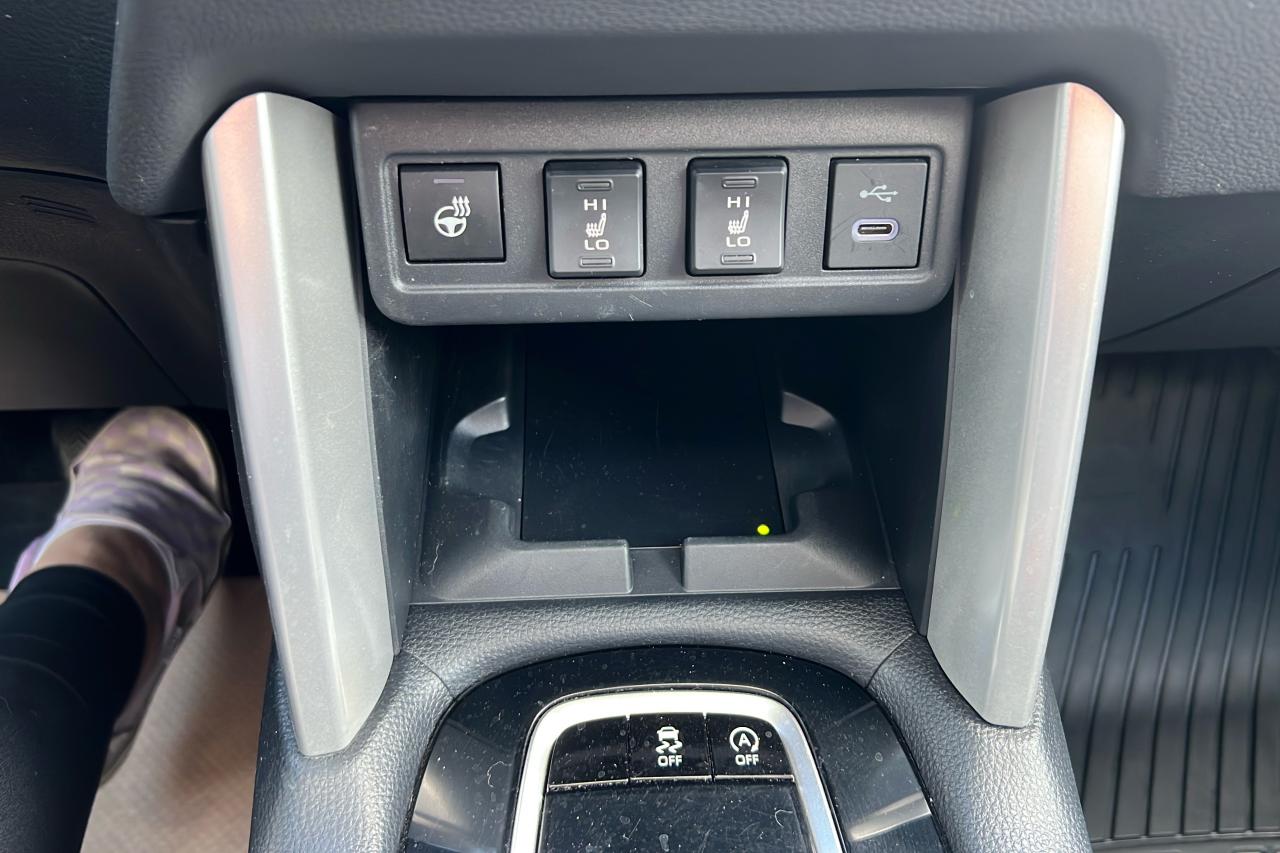 2024 Toyota Corolla Cross LE Photo