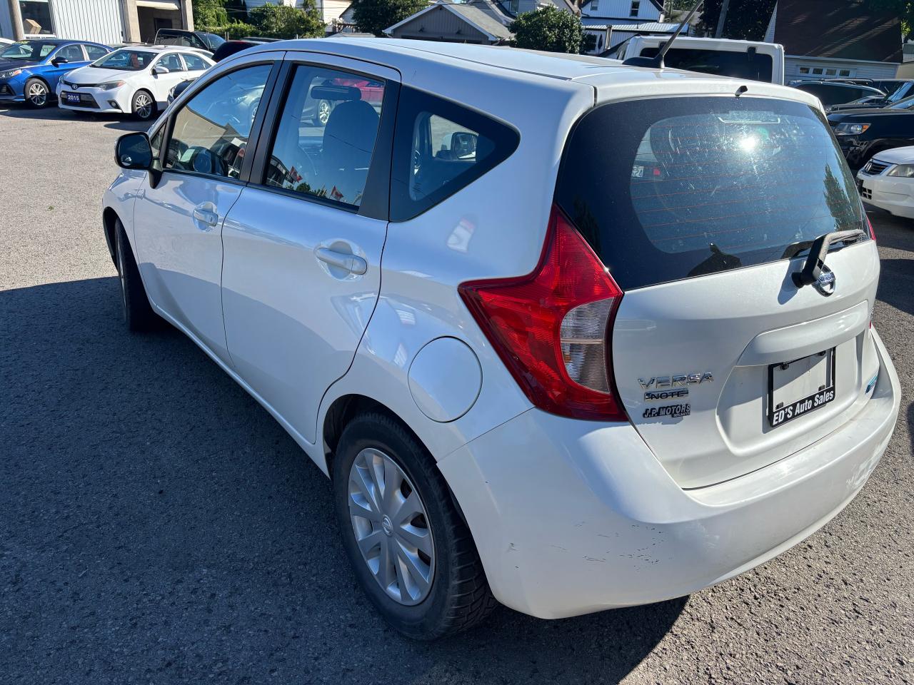 2014 Nissan Versa Note SV, 4 Doors Hatchback, Back-up-Camera - Photo #4