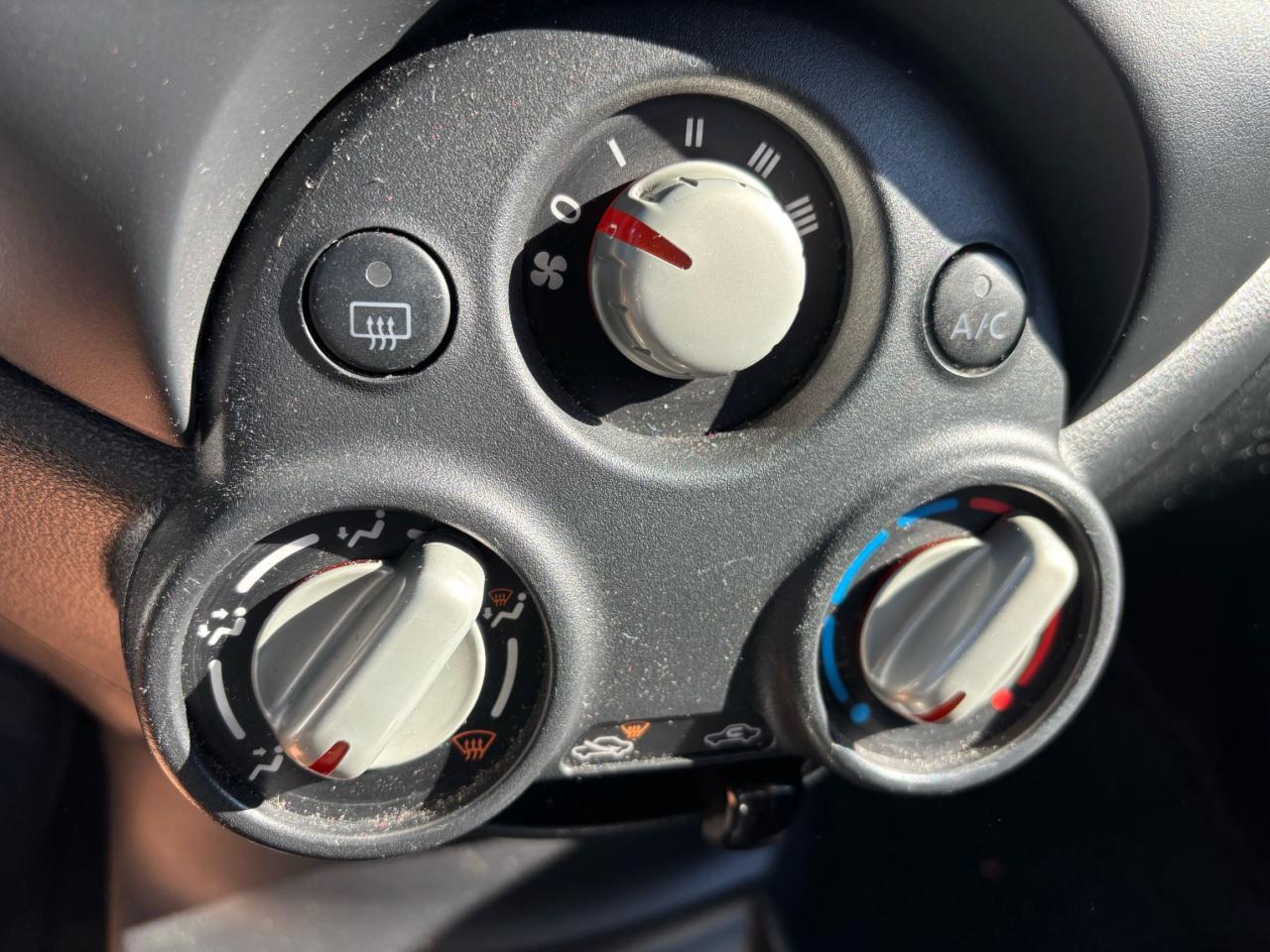 2014 Nissan Versa Note SV, 4 Doors Hatchback, Back-up-Camera