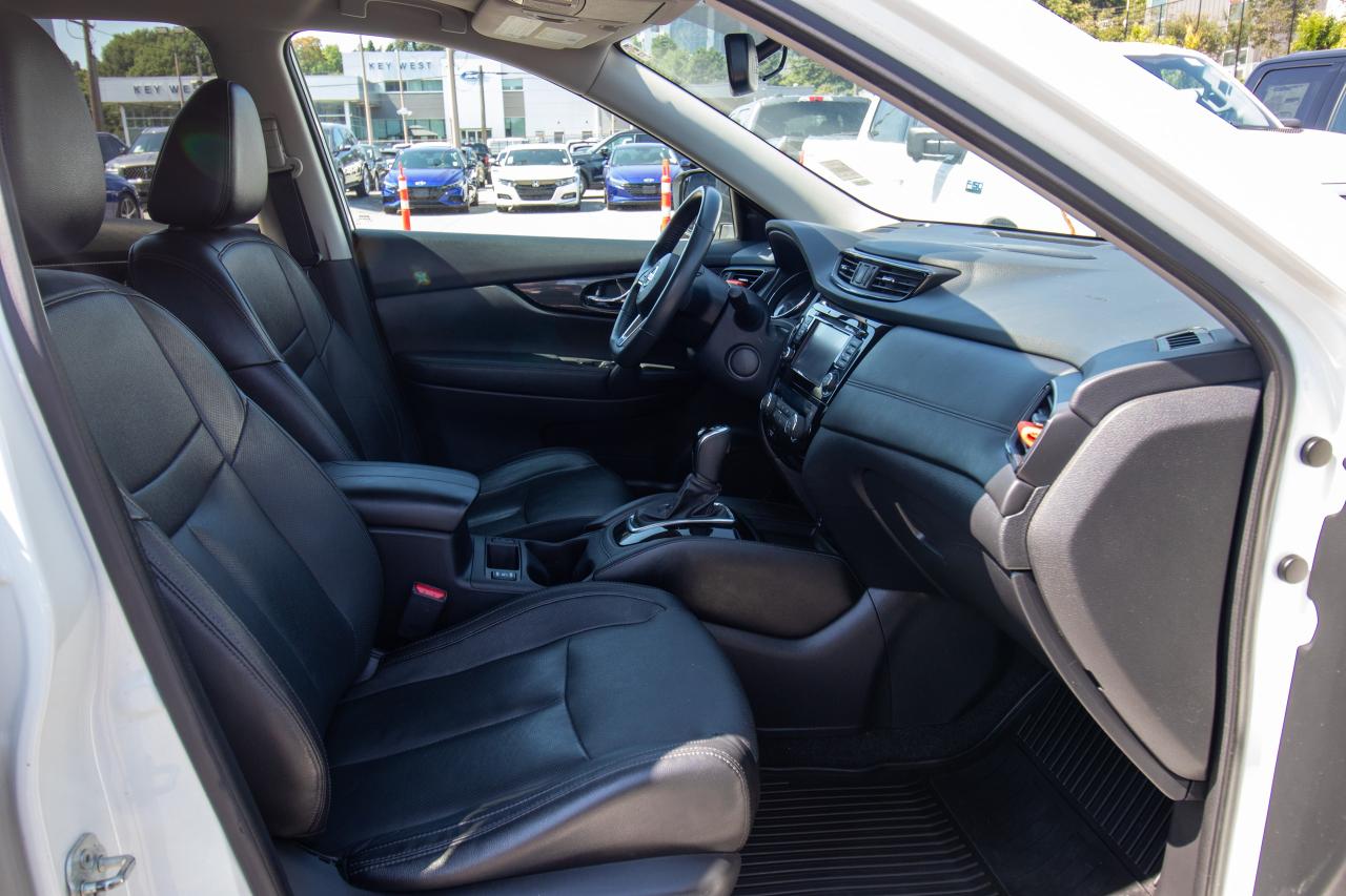 2017 Nissan Rogue SL Platinum Photo5
