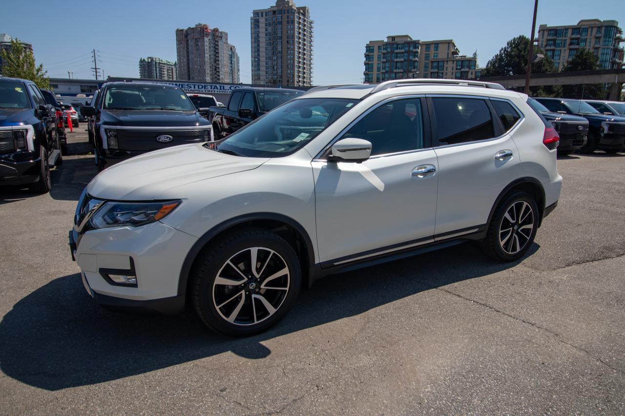 2017 Nissan Rogue SL Platinum Photo1
