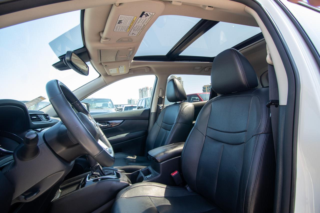 2017 Nissan Rogue SL Platinum Photo5