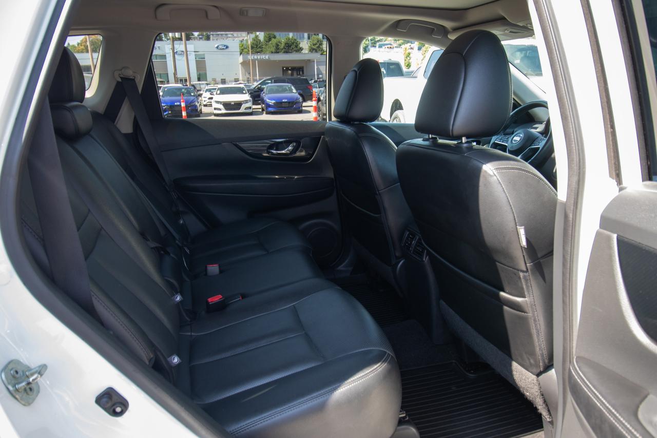 2017 Nissan Rogue SL Platinum Photo5