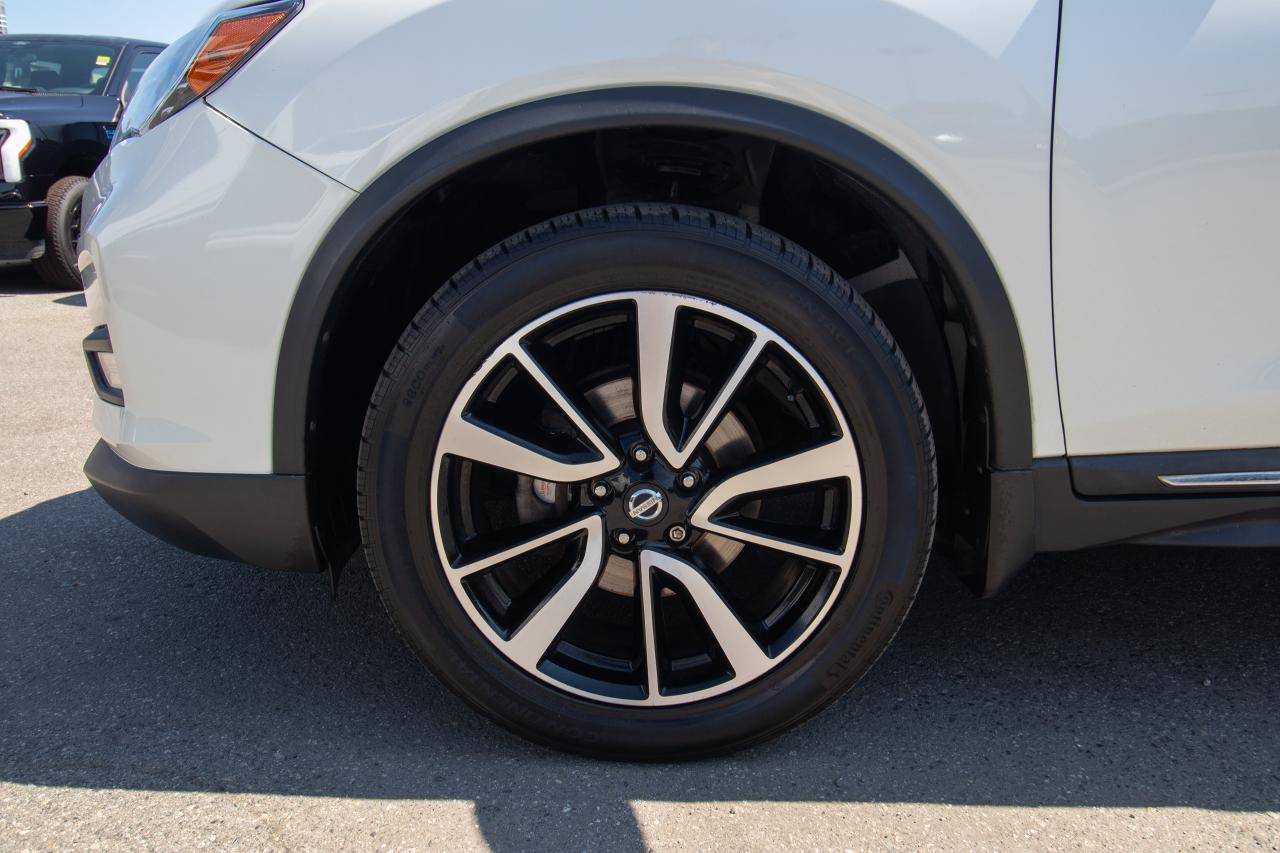 2017 Nissan Rogue SL Platinum Photo5