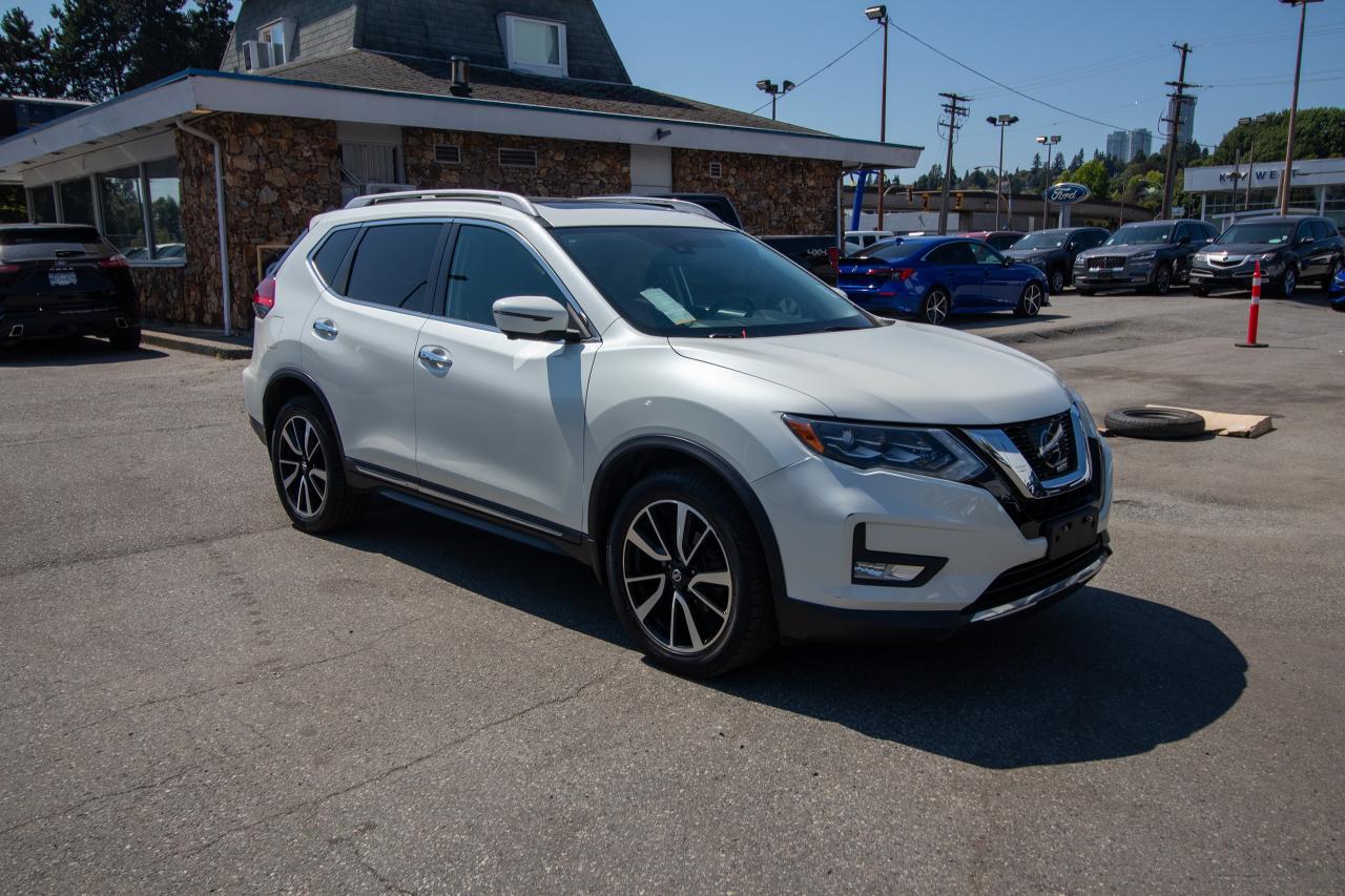 2017 Nissan Rogue SL Platinum Photo3