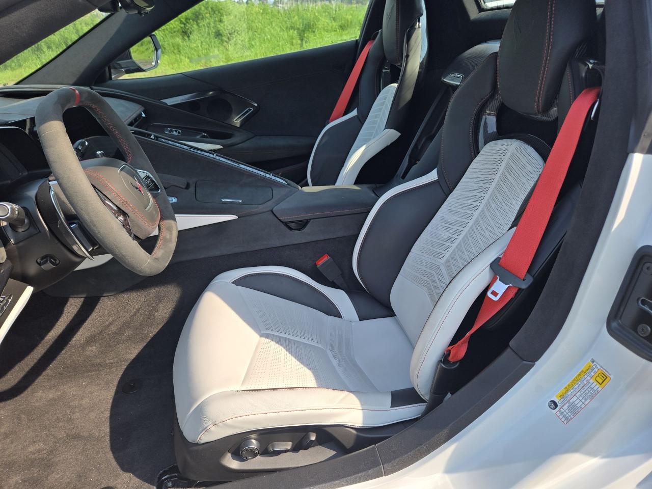 2023 Chevrolet Corvette 2dr Stingray Conv w/3LT - Photo #9