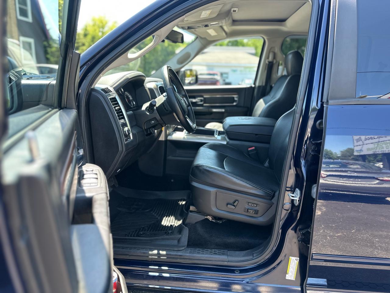 2013 RAM 1500 4WD Crew Cab Laramie Longhorn Photo11