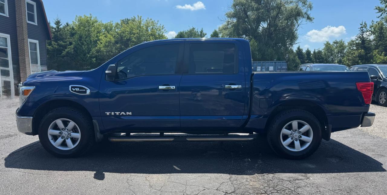 2017 Nissan Titan SV Crew Cab 4WD Photo6