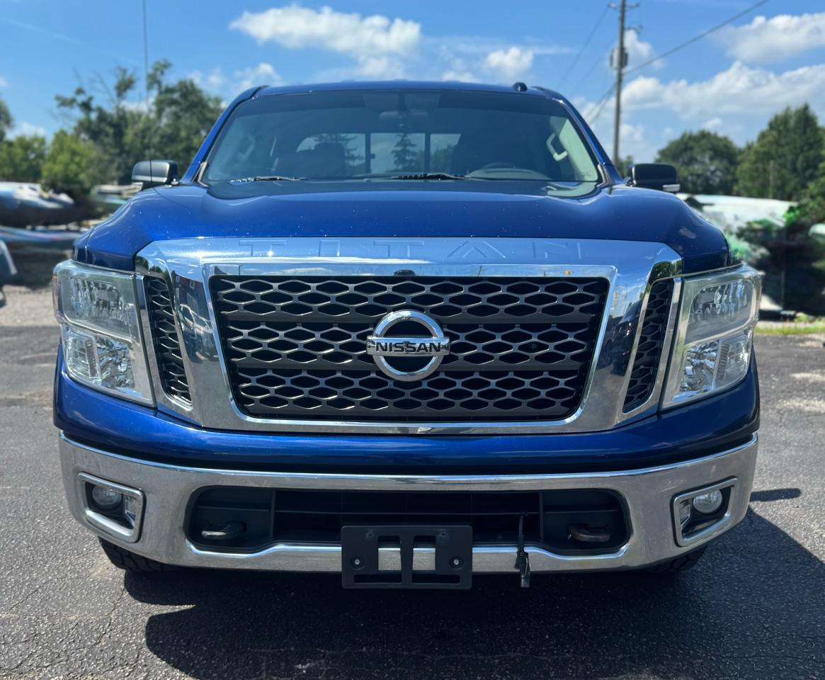 2017 Nissan Titan SV Crew Cab 4WD Photo24