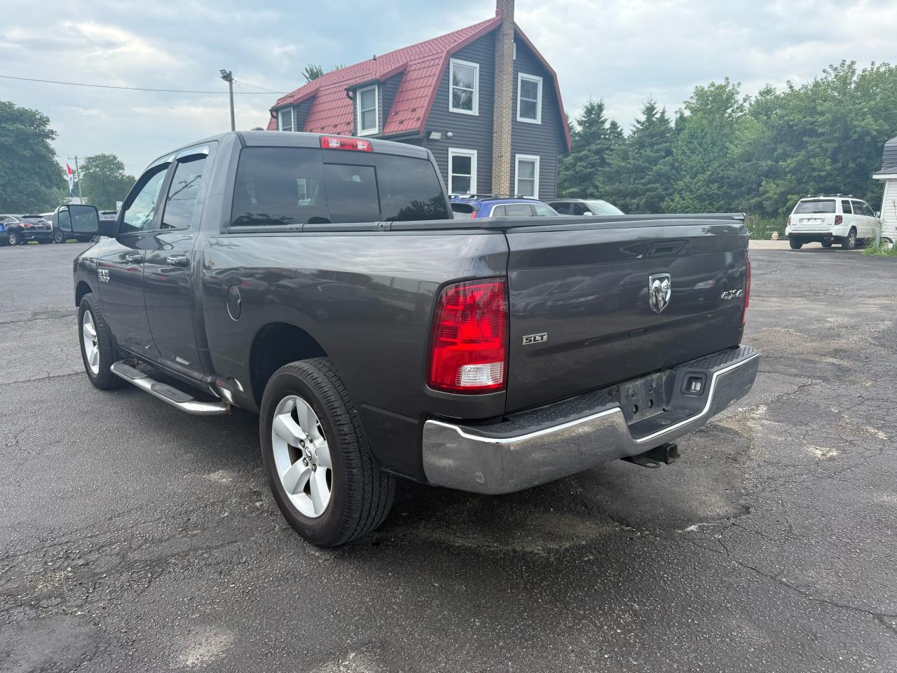 2015 RAM 1500 4WD Quad Cab SLT Photo5