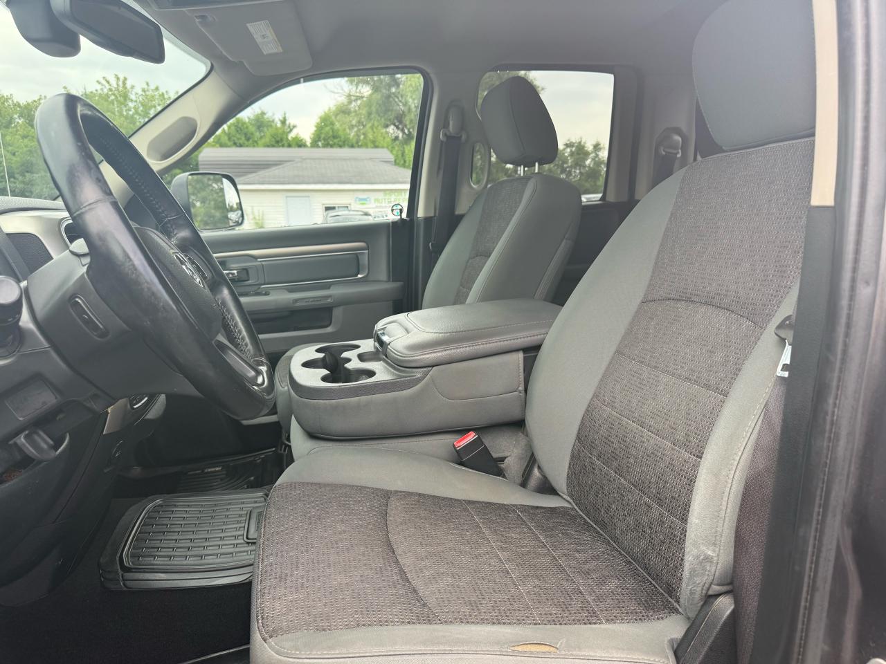 2015 RAM 1500 4WD Quad Cab SLT Photo13