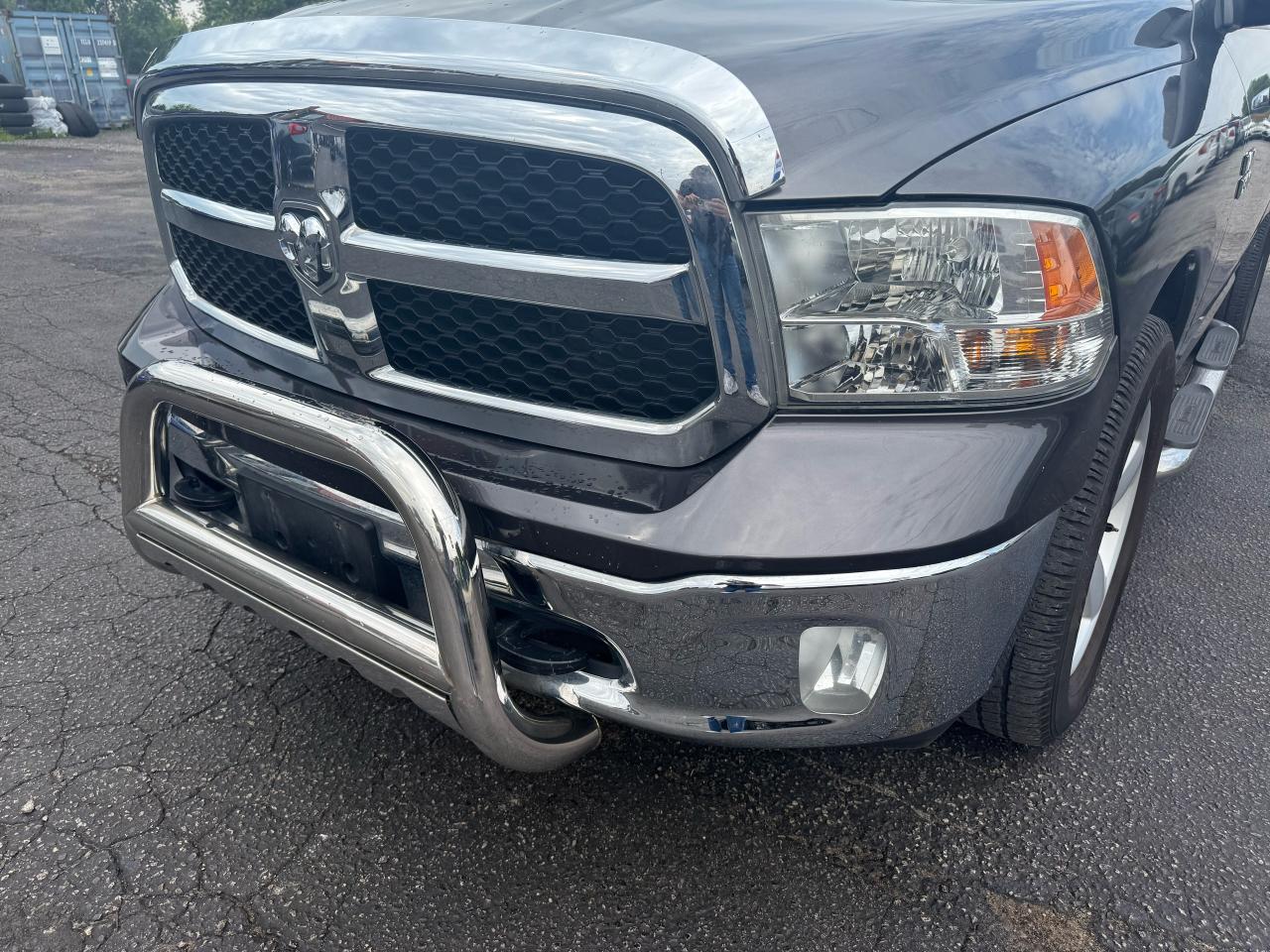 2015 RAM 1500 4WD Quad Cab SLT Photo9