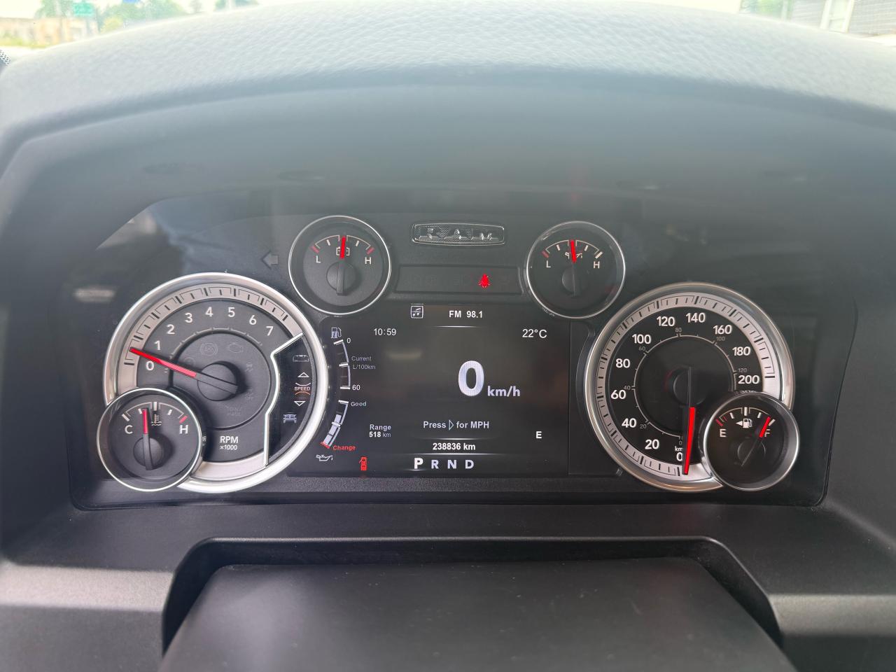 2015 RAM 1500 4WD Quad Cab SLT Photo21