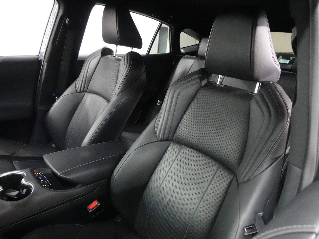 2021 Toyota Venza XLE HYBRID | AWD | Nav | Leather | BSM | CarPlay
