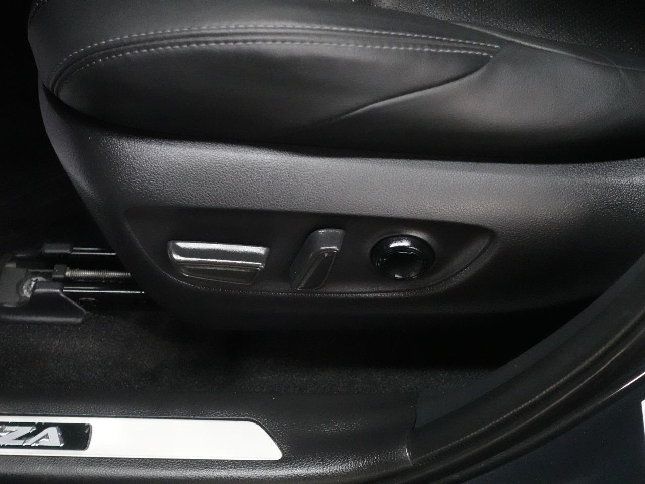 2021 Toyota Venza XLE HYBRID | AWD | Nav | Leather | BSM | CarPlay