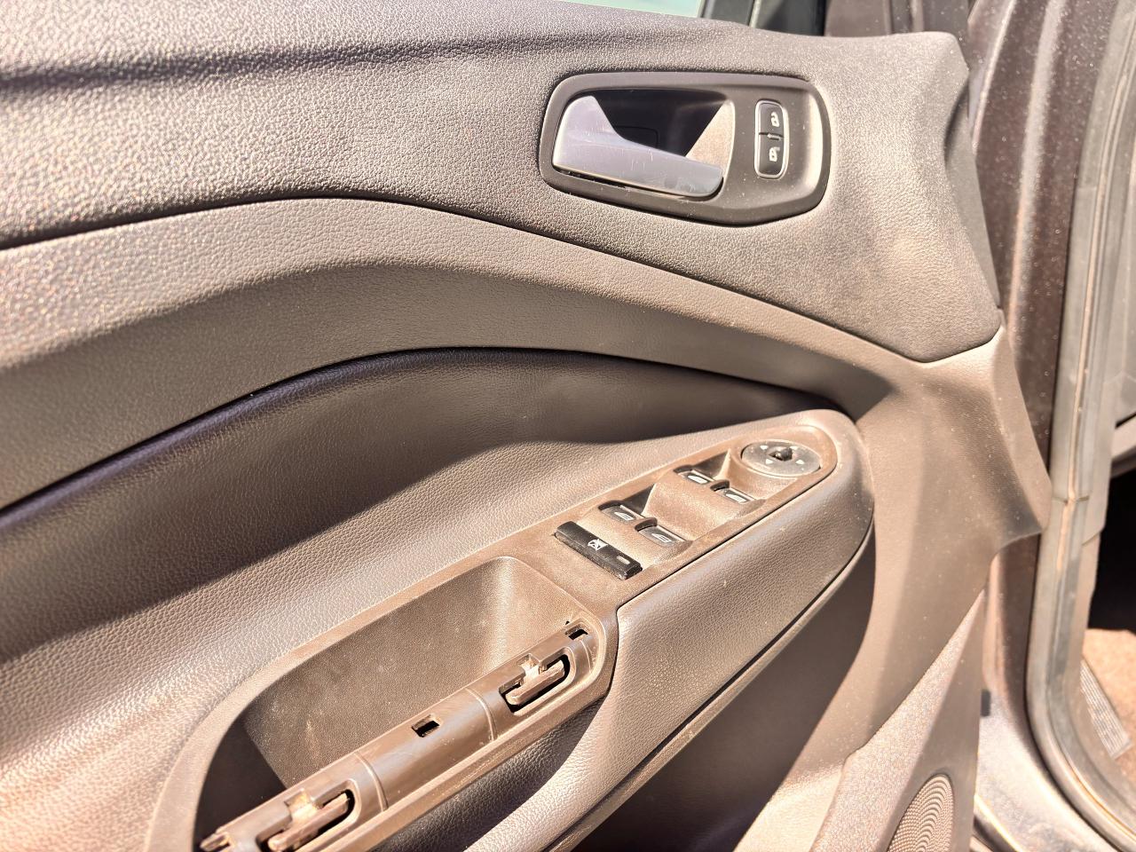 2018 Ford Escape WARRANTY AVAILABLE, FULLY FINANCEABLE!