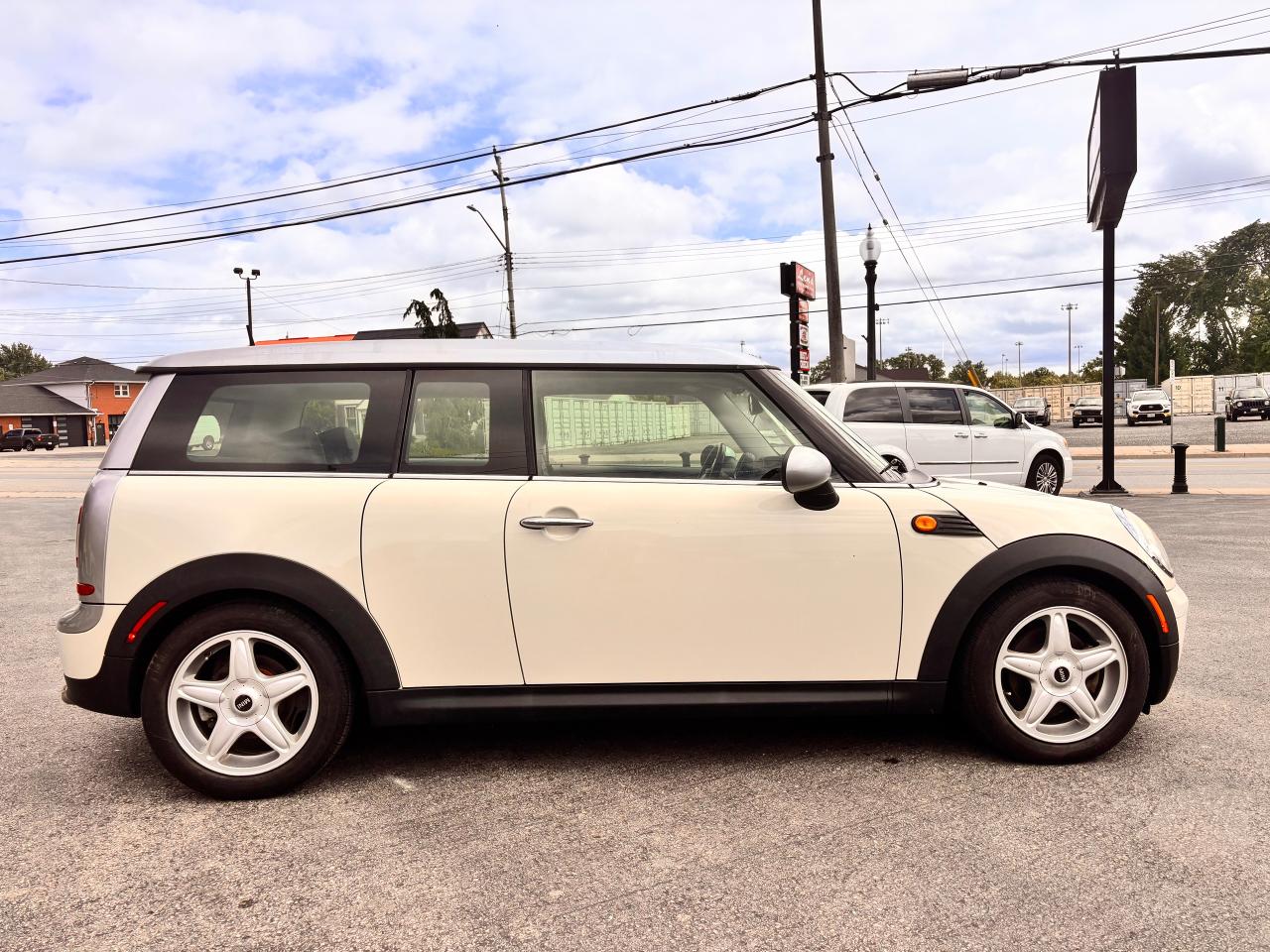 2010 MINI Cooper Clubman TRADE IN'S WELCOME! NO ACCIDENTS!