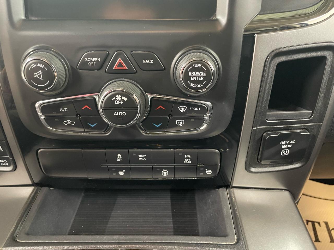 2016 RAM 1500 SPORT Photo31