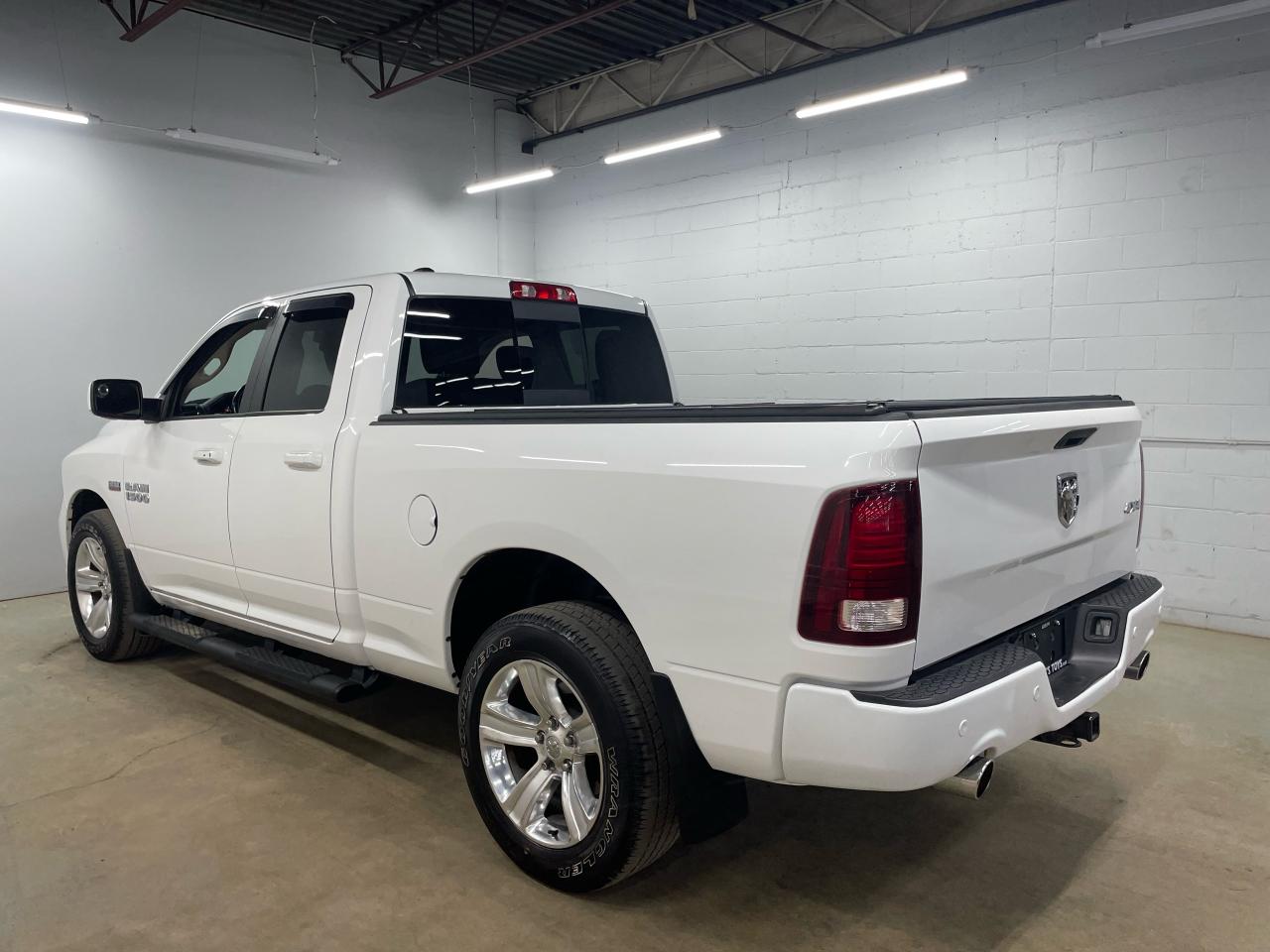 2016 RAM 1500 SPORT Photo4
