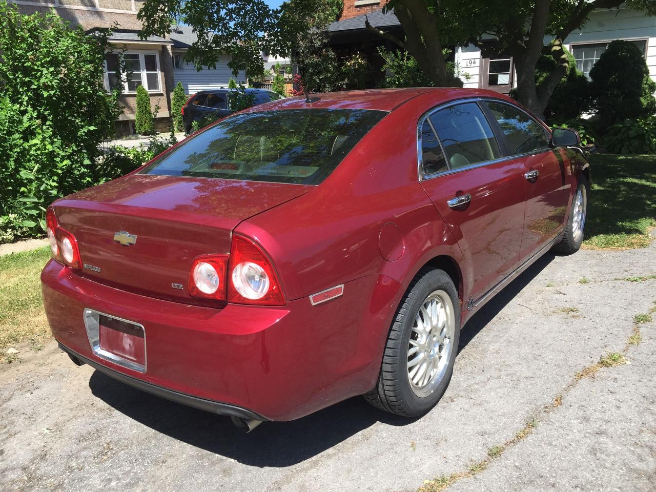 2009 Chevrolet Malibu LTZ - With Aftermarket Alloys Photo2