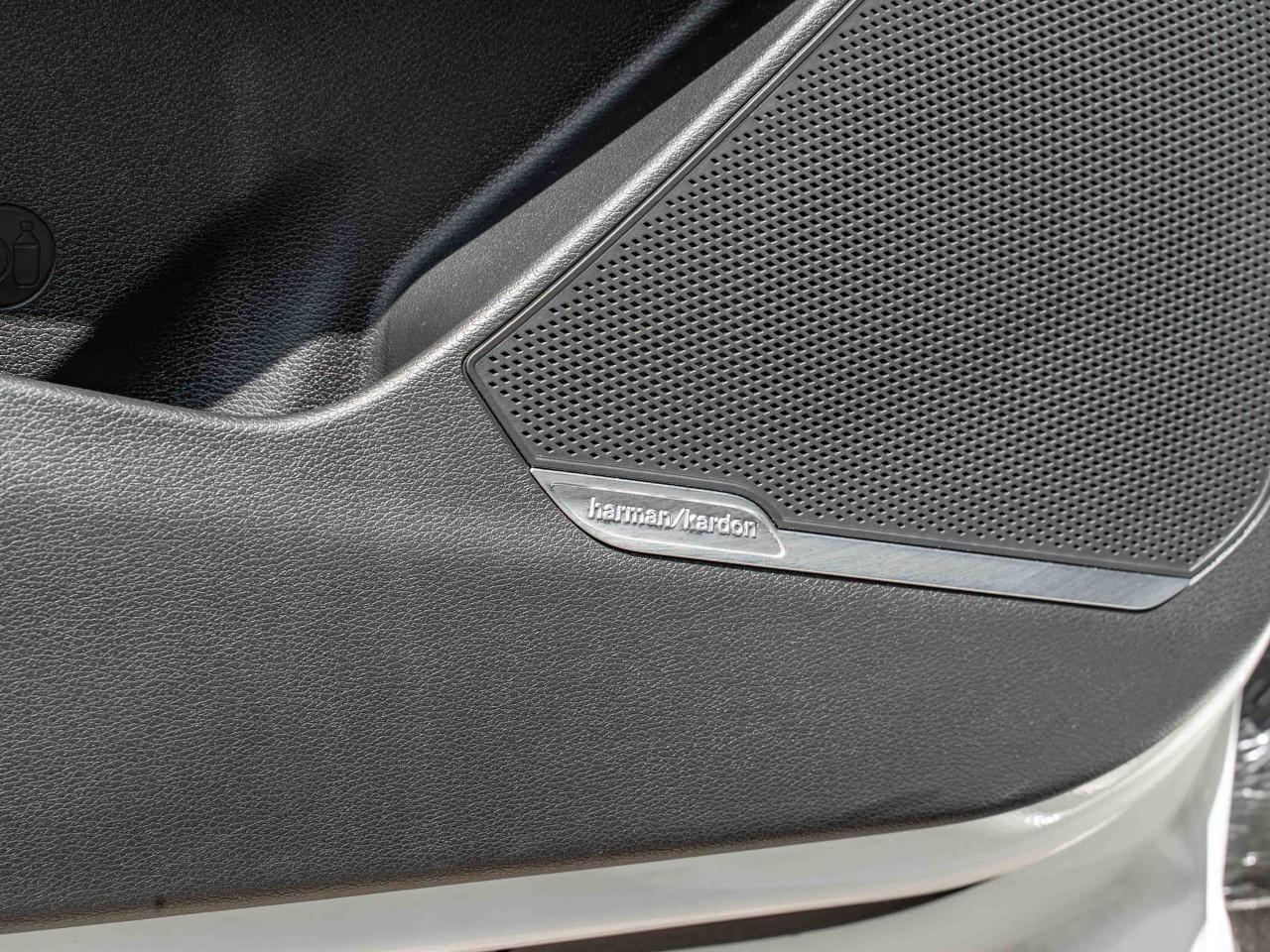 2025 Kia Sportage Plug-In Hybrid SX AWD w/Red Interior Photo