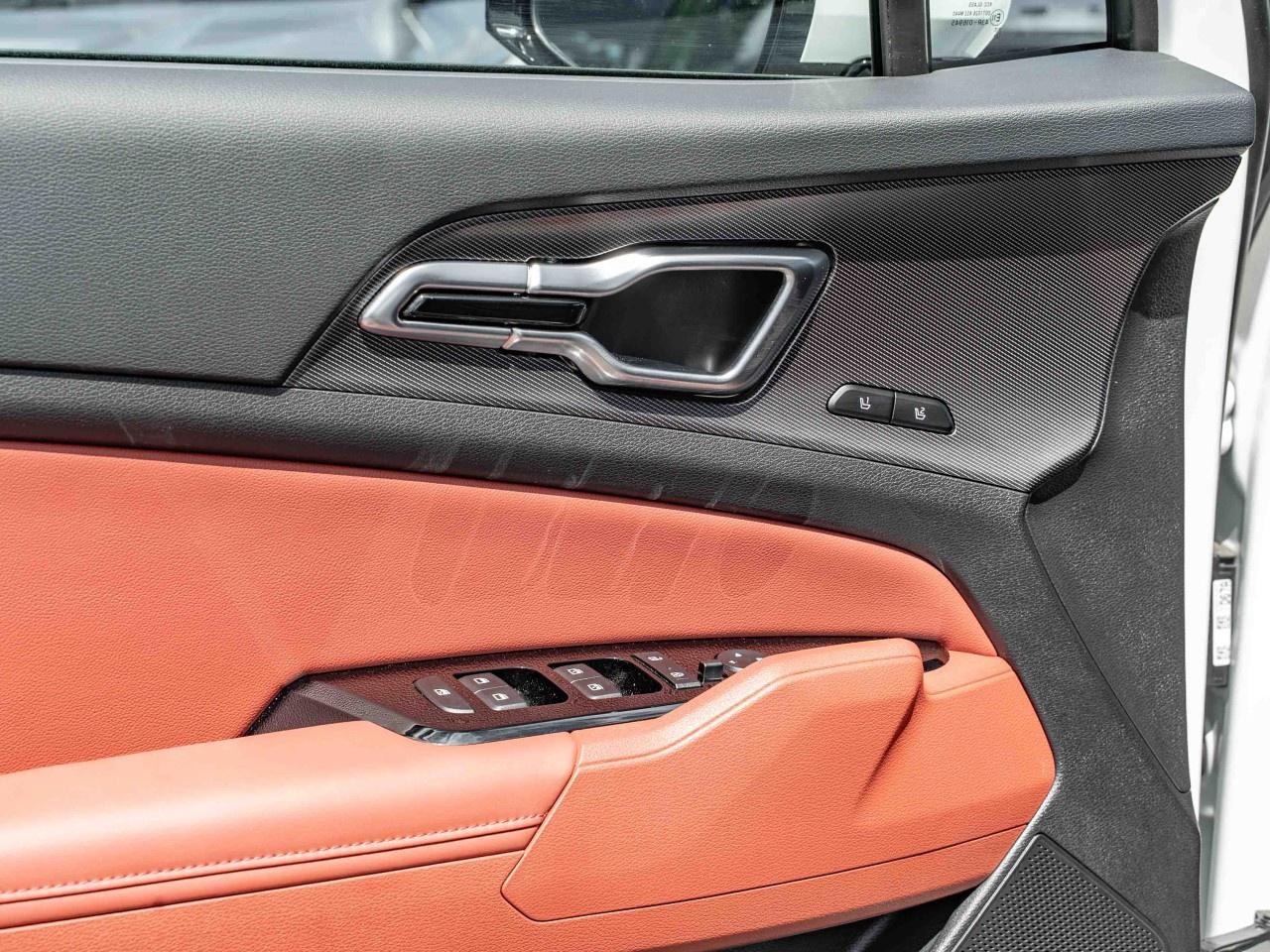 2025 Kia Sportage Plug-In Hybrid SX AWD w/Red Interior Photo