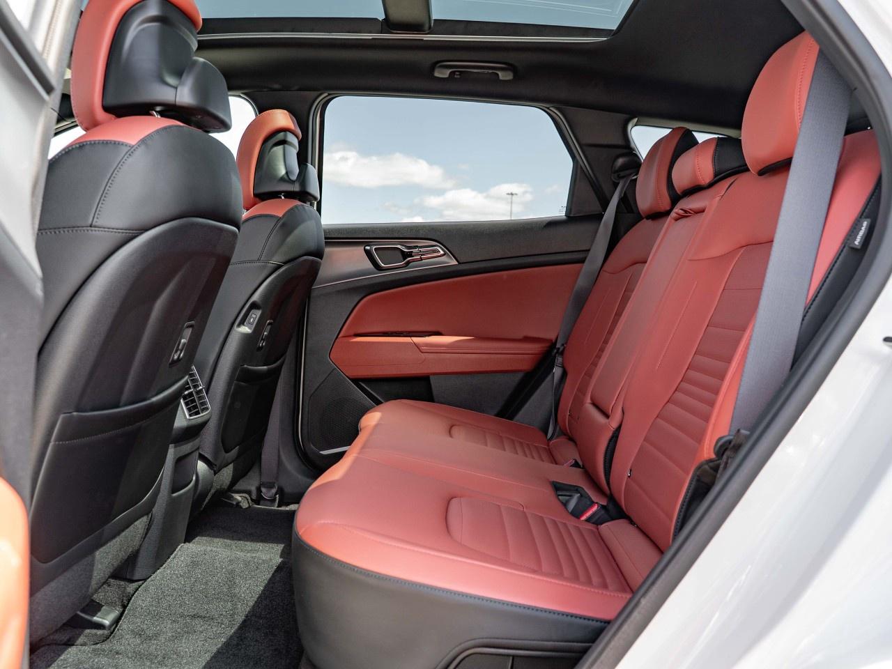 2025 Kia Sportage Plug-In Hybrid SX AWD w/Red Interior Photo