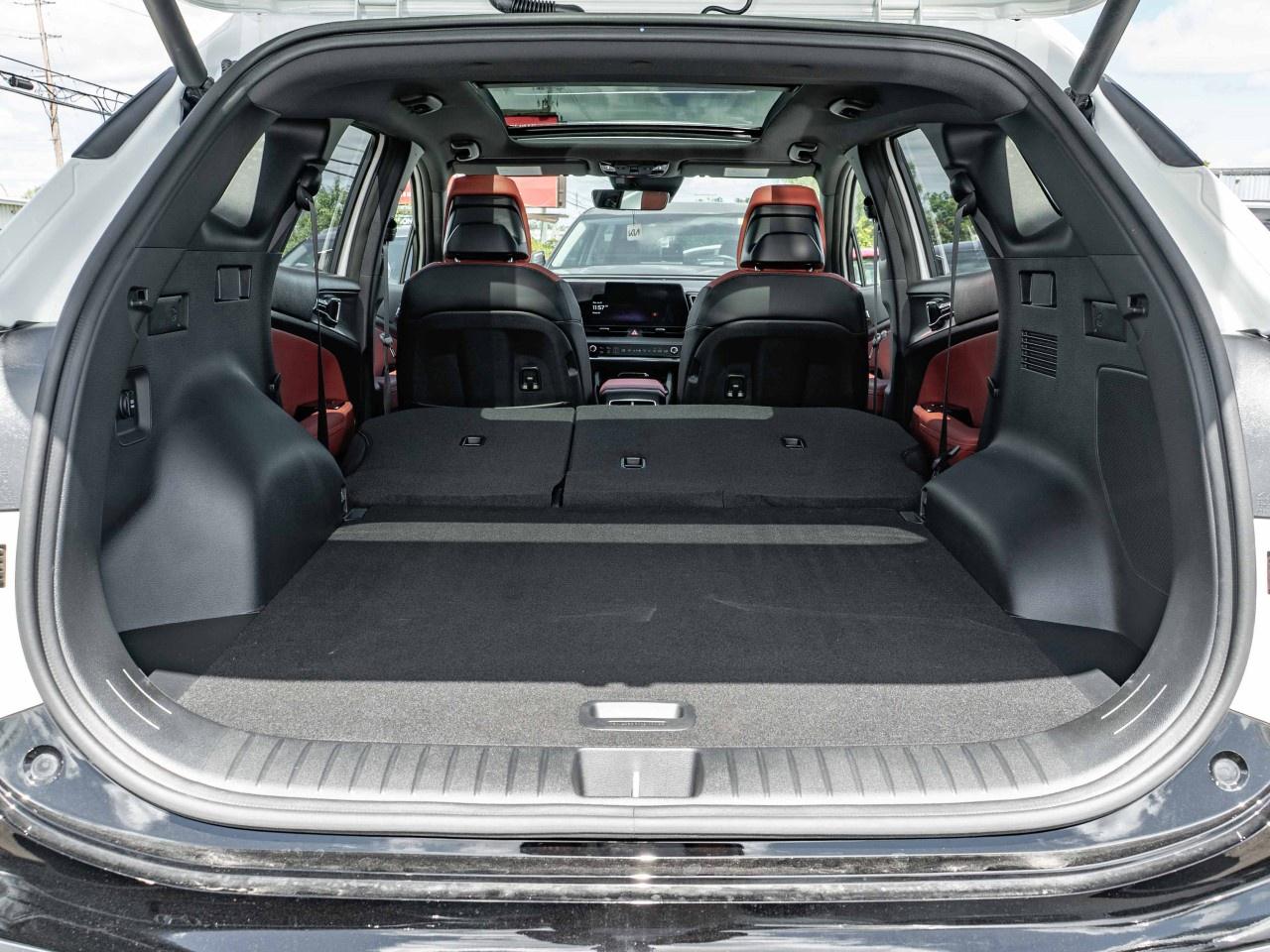 2025 Kia Sportage Plug-In Hybrid SX AWD w/Red Interior Photo