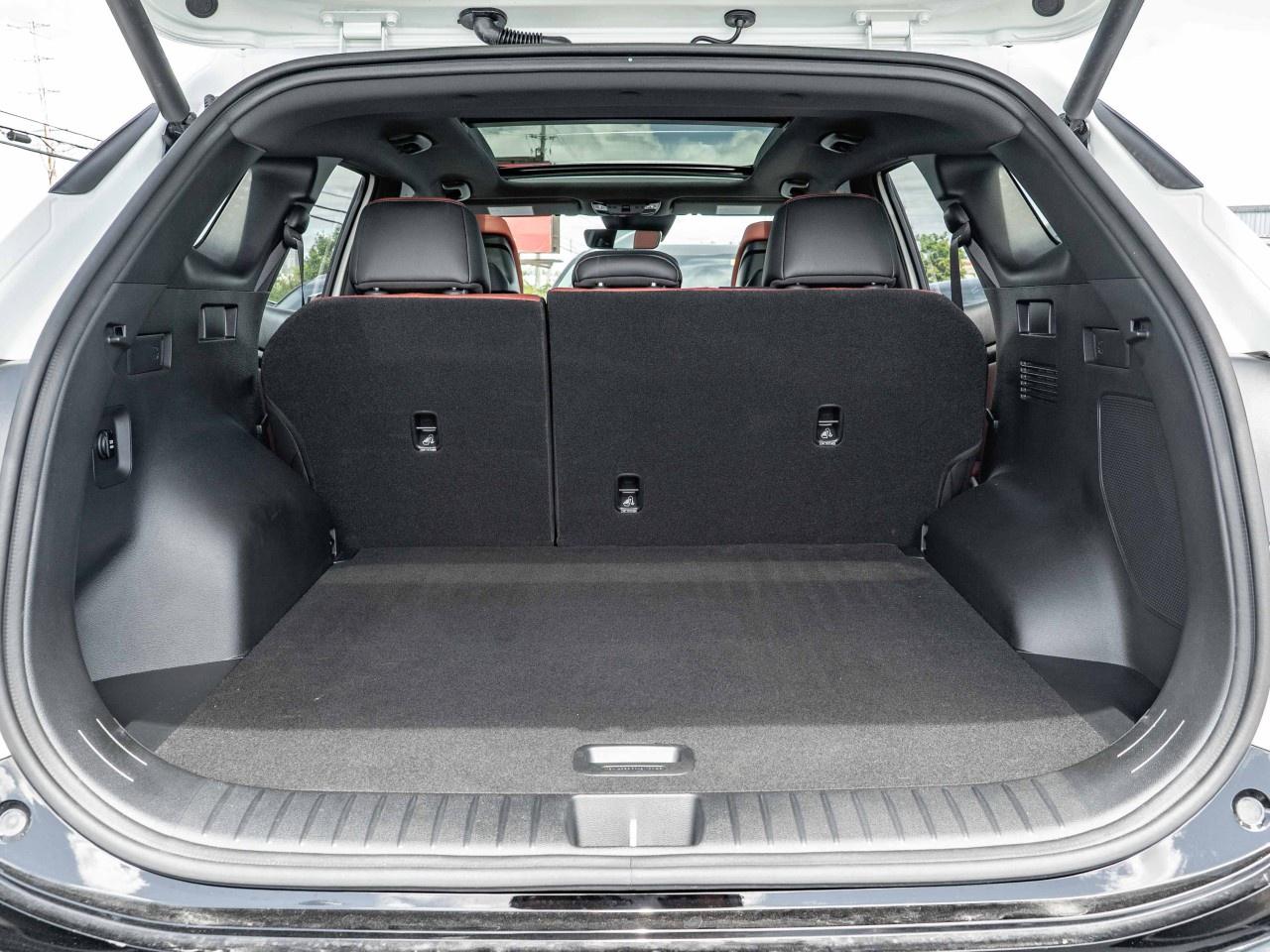 2025 Kia Sportage Plug-In Hybrid SX AWD w/Red Interior Photo